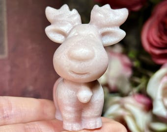 Handgesneden roze opaal elandbeeldje, genezend kristaldecor