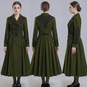 Olivgrüner Wollmaximantel, viktorianische Prinzessin Silhouette, bestickte Jacke im Edwardian Style