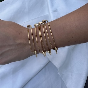 Historia Bracelet - Delicate Gold Bangle Bracelet - Women&#39;s Bangle Bracelet