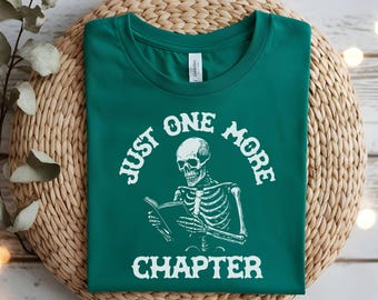 Nur noch ein Kapitel Shirt, Bücherwurm Skeleton Reading Sweatshirt, Skeleton Buch Shirt, Bibliothek Shirt, Kookish Sweatshirt, Buch-Liebhaber-Geschenk