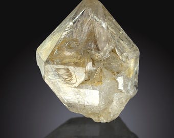 パキスタン、バロチスタン産の 16 カラットのウィンドウ クォーツ