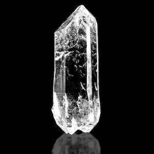 Vattenklar DT Point Quartz-kristall: Glänsande med mönster på ytan, från Pakistan, 47 g