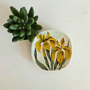 Arabia Finland wall plate iris Estori Tomula vibtage wall plaques botanical