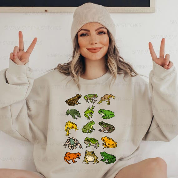 Frog Sweatshirt, Cottagecore Aesthetic Sweatshirt, Frog Lover Gift, Nature Animal Lover Sweatshirt, Outdoorsy Shirt, Vintage Frog Crewneck