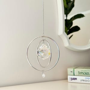 Grand attrape-soleil avec cristal aurore boréale - Décoration d'intérieur artisanale, prisme suspendu, attrape-soleil argenté image 6