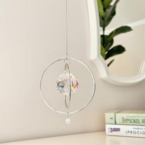 Grand attrape-soleil avec cristal aurore boréale - Décoration d'intérieur artisanale, prisme suspendu, attrape-soleil argenté image 9