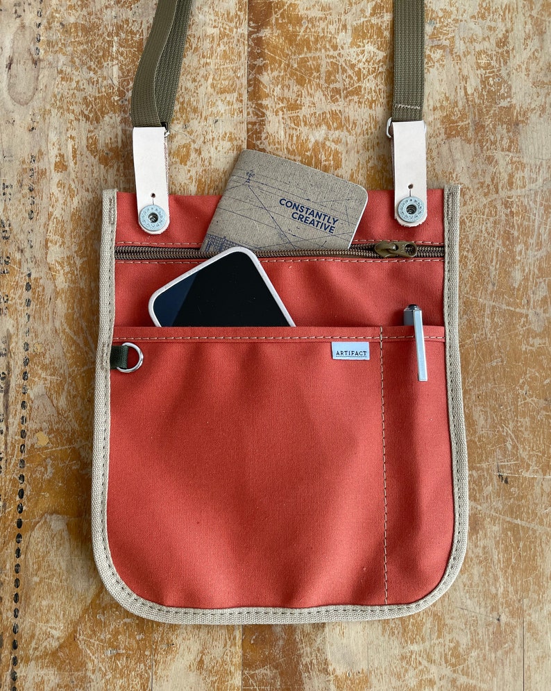 Slanke crossbody en tasorganizer ARTEFACT-handgemaakt in Omaha, NE afbeelding 7