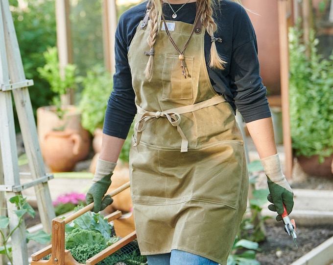 Garden Apron in Wax Cotton | ARTIFACT