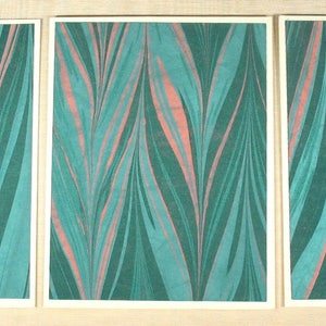 Notas Tarjetas SCST151 Conjunto de tres cartas de notas de seda de mármol de mano en remolinos multicolores de Brooklyn Marbling