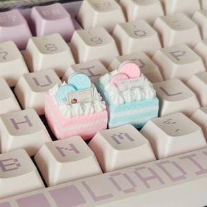 Tecla artesanal de resina con forma de rebanada de pastel, regalo para teclado de Kitty Bakery