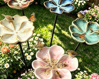 Handgefertigtes Keramik-Vogelbad mit Metallpfahl, dekoratives Lotus-Vogelbad für den Garten, einzigartiges Gartengeschenk für Vogelliebhaber