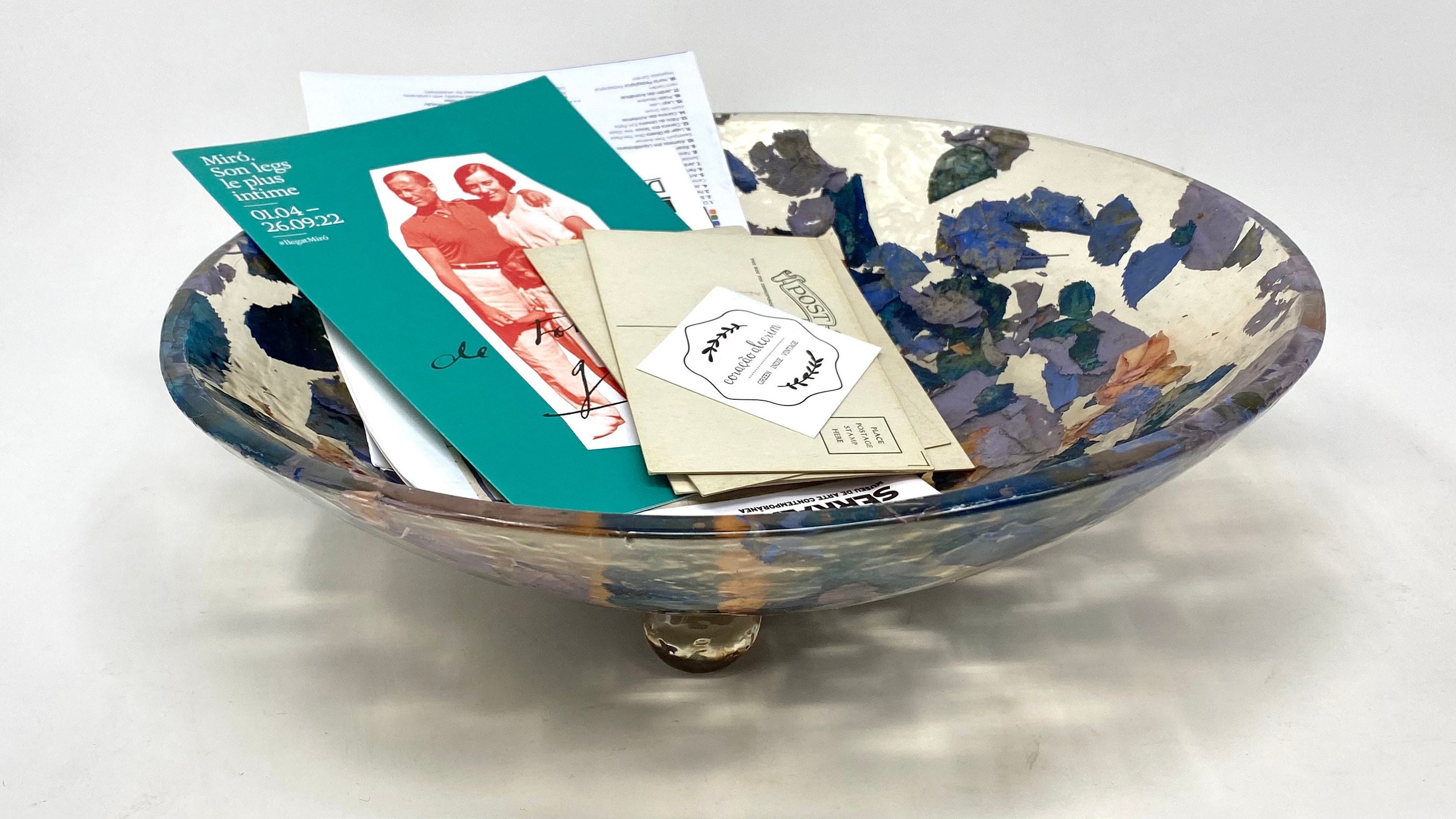 Vintage Ronit Akavia Resin Bowl: Handmade Dried Flower Petal Catch-all -  Etsy, image size:3000x1688