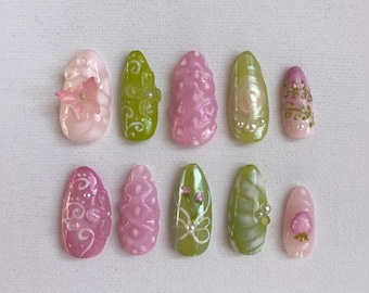 Uñas postizas 3D de fresa y matcha, diseño de uñas con flores