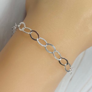 Pulseira de prata esterlina - grande formato oval plano de 8,5 mm por 6 mm - pulseira robusta com corrente e cabo (7,5 polegadas) - SKU: 601010-7,5