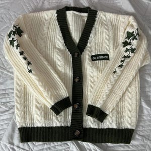 Cárdigan Evermore Folklore 3XL con enredaderas y flores bordadas / Suéter de punto de talla grande / Cárdigan con parches de letras y estética cottagecore