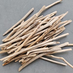Thin Driftwood Sticks 7 - 22 cm, 50 pcs  / Bundle of Slim Driftwood / Beach Wood Lot / Driftwood Branches