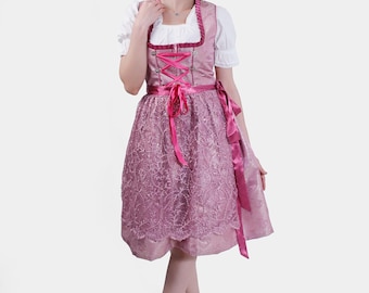 Authentisches Dirndl Lisa – Bayerisches Oktoberfestkleid in Royal Raspberry mit Stickerei & Schürze