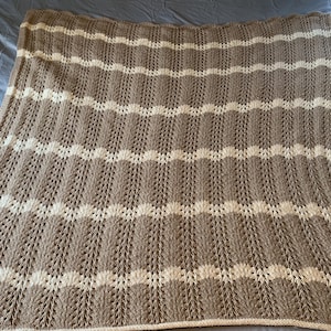 Vintage Handmade Wavy Stripes Afghan Throw Lap Blanket