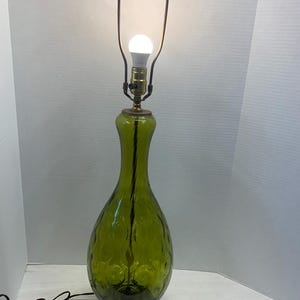 Lampada MCM Vintage Swirl Bubble in vetro verde con interruttore a 3 vie, testata, altezza 33&quot;