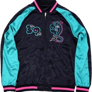 Chaqueta de satén de Vocaloid Hatsune Miku: abrigo de cosplay inspirado en el anime para fans y gamers.