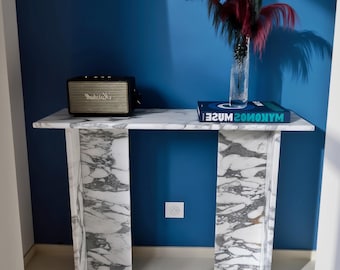 Calacatta Marble Console Table – Luxury Entryway Statement Piece