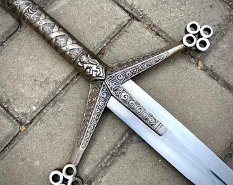 Handgjort skotskt Claymore-svärd: Svart höglandssvärd i medeltida stål från J2