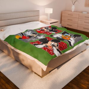Manta de terciopelo de Mickey Mouse, acogedora manta para niños, manta de dibujos animados, decoración de Mickey, regalo perfecto para los amantes de Disney imagen 6