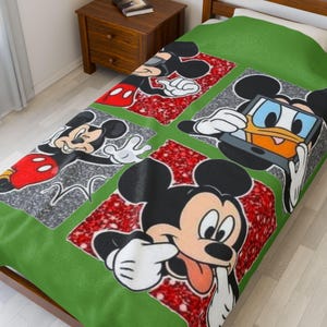 Manta de terciopelo de Mickey Mouse, acogedora manta para niños, manta de dibujos animados, decoración de Mickey, regalo perfecto para los amantes de Disney imagen 4