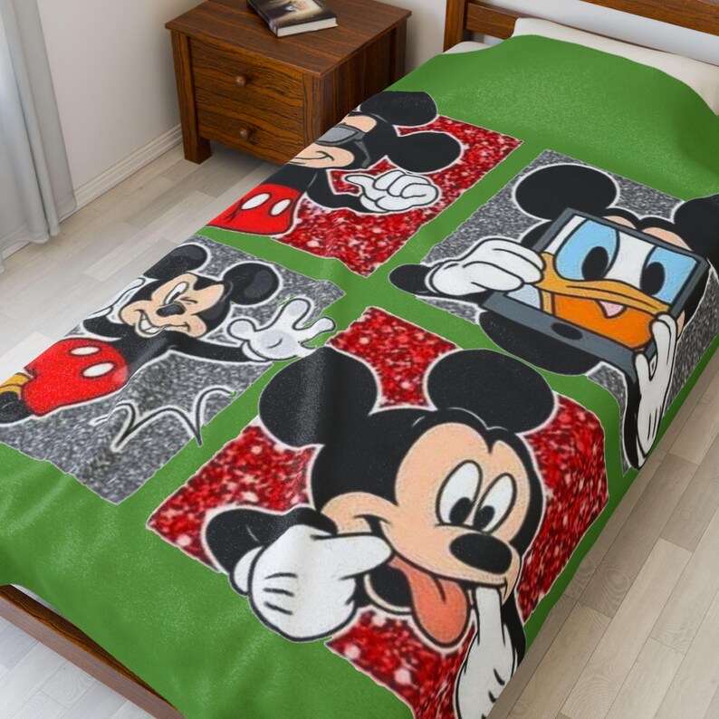 Manta de terciopelo de Mickey Mouse, acogedora manta para niños, manta de dibujos animados, decoración de Mickey, regalo perfecto para los amantes de Disney imagen 4