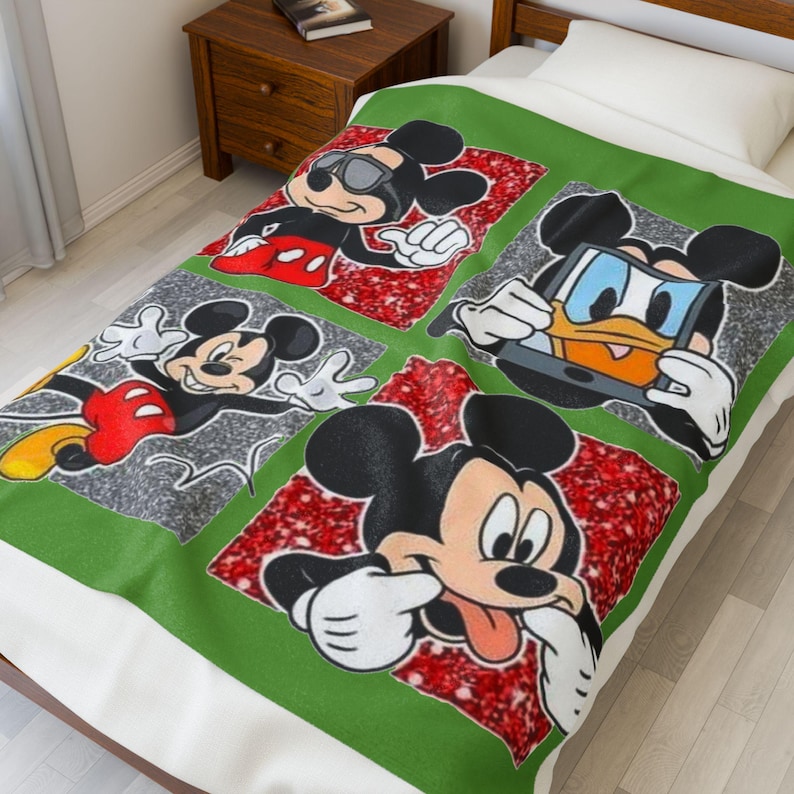 Manta de terciopelo de Mickey Mouse, acogedora manta para niños, manta de dibujos animados, decoración de Mickey, regalo perfecto para los amantes de Disney imagen 1