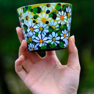 Handmade Ceramic Daisy Mug: Hand-Painted Meadow Design
