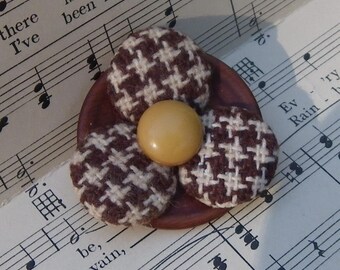 BUTTON FLOWER BROOCH, Brown and White Plaid, Vintage Covered and Wood Button Jewlery