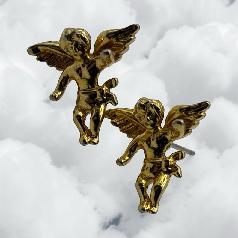 Pendientes de ángel querubín con pasador estilo vintage dorado, religiosos y cristianos. imagen 1