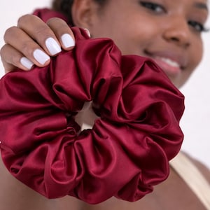 Chouchou surdimensionné en satin bordeaux | Élastique à cheveux XL luxueux | Chouchou géant