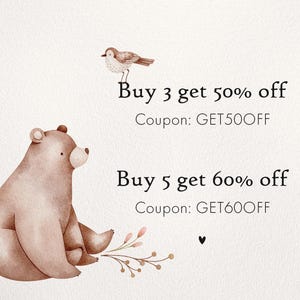 Puede incluir: Ilustraci&oacute;n en acuarela de un oso pardo sentado y un peque&ntilde;o p&aacute;jaro. El oso tiene una marca en forma de coraz&oacute;n. El texto dice "Buy 3 get 50% off" y "Buy 5 get 60% off" con c&oacute;digos de cup&oacute;n.