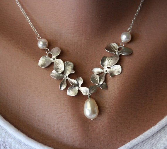 Items similar to Sophisticated orchid pearl necklace, wedding jewelry ...