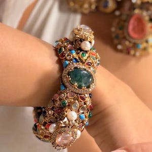 Bracciale rigido Sabyasachi/Bracciale rigido apribile in moissanite polki/Gioielli da sposa indiani/Bracciale da sposa Kundan/Bracciale rigido placcato oro/Bracciale rigido Rajwadi di tendenza