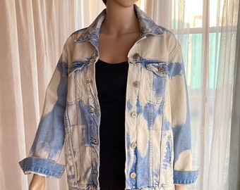 Vintage 90's-- Tie dyed Denim blue and white jacket.Pockets and rivets closure. Sm