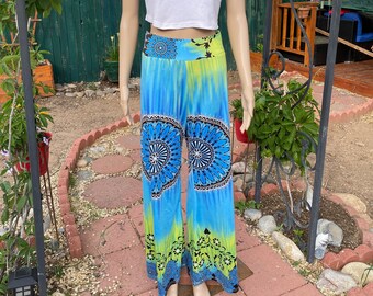 pantalon cloche vintage des années 70, turquoise et jaune, spandex, large ceinture.