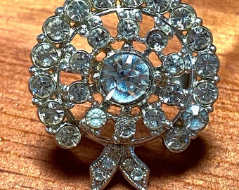 Vintage 60's - Round Clear rhinestone brooch with a little bow