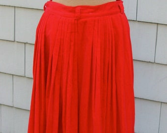 vintage 60s - Fire engine red velvet skirt, pleated at the waist, belt loops