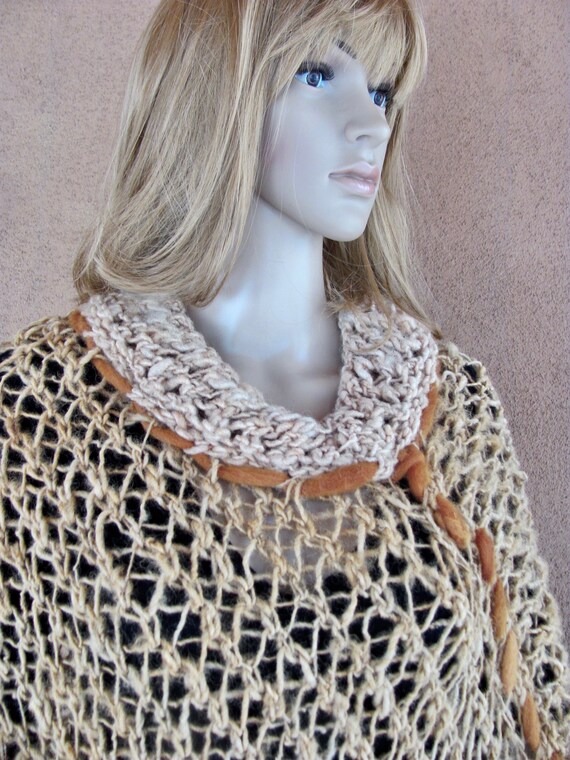 Vintage 1970's - Sexy Woolen Poncho  - Bi color l… - image 3