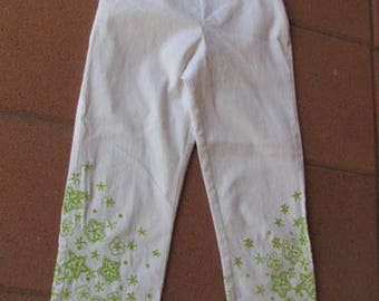 Spandex and cotton Capri style white pants with beading and embroidery