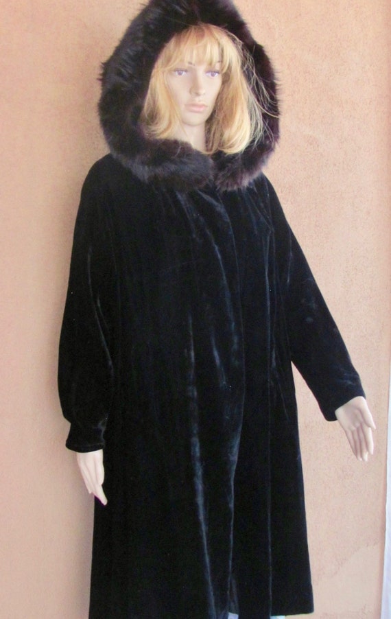 Vintage 30's - Black Velvet Coat with Black Fox Fu