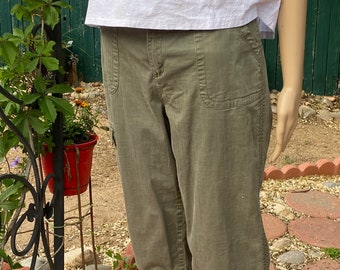 CROFT &  BARROW - Khaki Cargo pants - size 10 -Multi pockets - Ankle tie - Cotton.