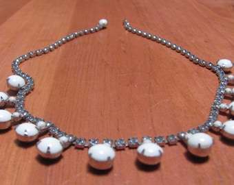 Vintage 80s - White glass Beads and Periwinkle blue Rhinestones Choker  Necklace