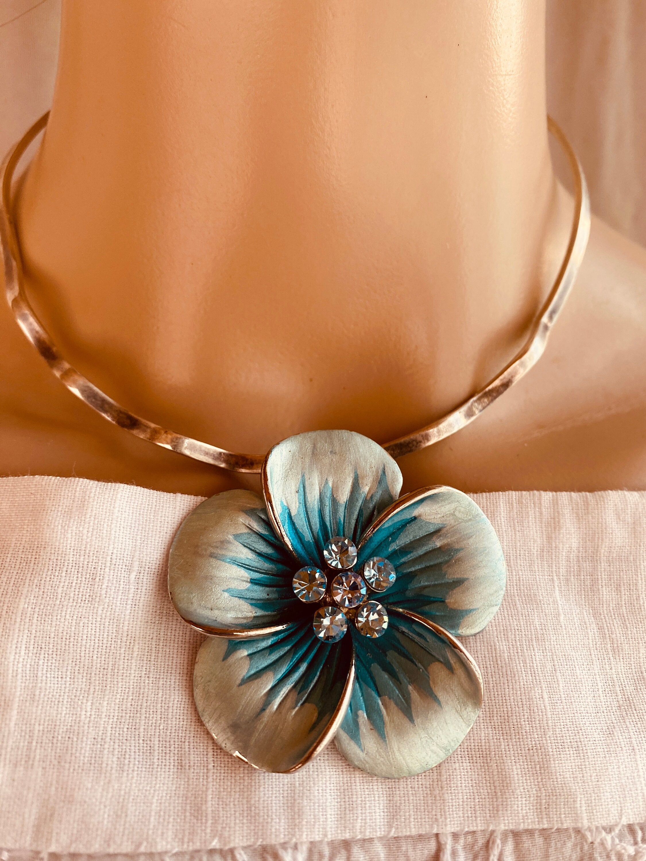 Pendentif Vintage En Métal - Forme Fleur Stylisée - Années 50 - Occasion