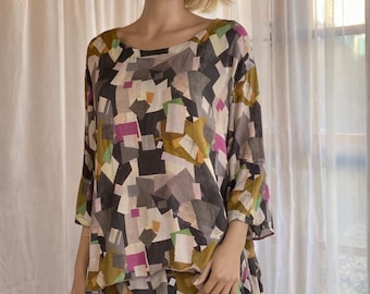 Blusa BITTE KAI RAND / top de mujer. Estampados geométricos, mangas largas, bajo escalonado con volantes. L