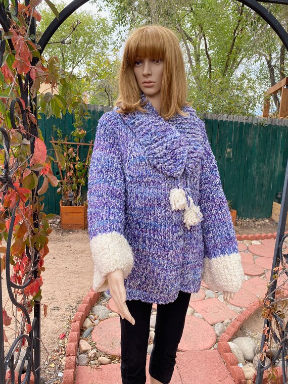 Vintage 80's - Artisanal, HAND KNIT Blue and White Wool