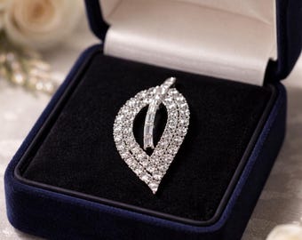Spilla vintage anni '60 a forma di foglia con piccoli strass